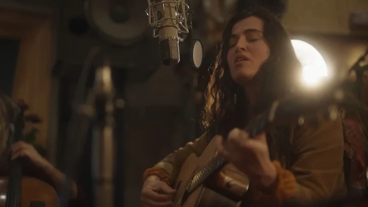 Sílvia Pérez Cruz und Salvador Sobral im Studio während der Aufnahme von »Ben poca cosa tens«