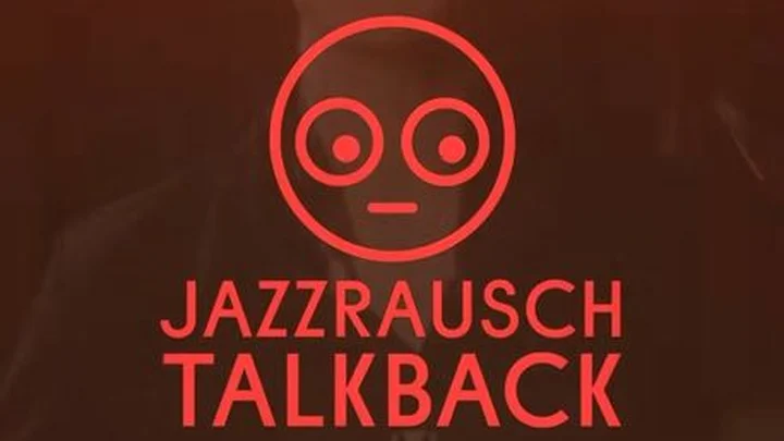 Ein schlichtes, rotes Gesichtssymbol mit großen Augen über den Worten "JAZZRAUSCH TALKBACK" auf einem dunklen Hintergrund.
